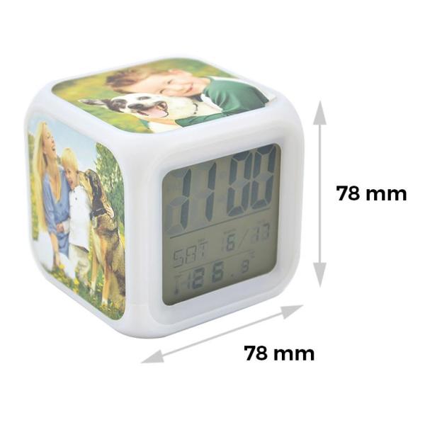 Reloj despertador con luz de colores (tipo II)
