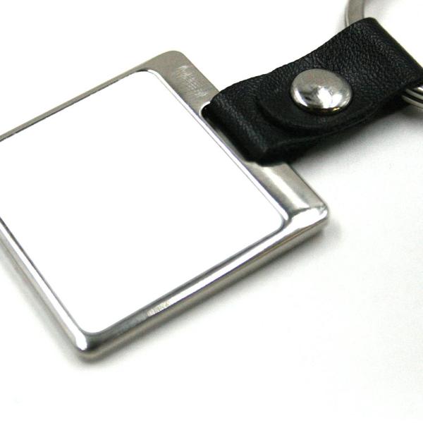 Porte-clés métallique avec bracelet en cuir