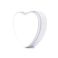 Boîte métallique cœur blanche