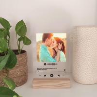 Portafotos de metacrilato + base de madera (rectangular 15x22 cm)