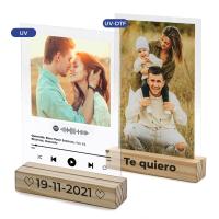 Portafotos de metacrilato + base de madera (rectangular 15x22 cm)