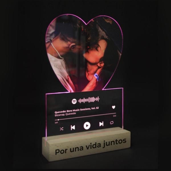 Portafotos de metacrilato + base de madera con luz (corazón con rectángulo)