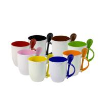 Tazas de color con cuchara
