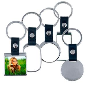 Llavero metálico con tira de piel 2