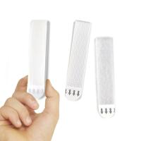 Bande adhésive pour accrocher des tableaux