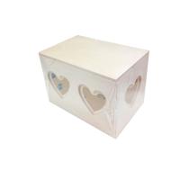 Cajas de madera con corazones