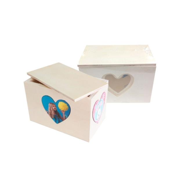 Cajas de madera con corazones